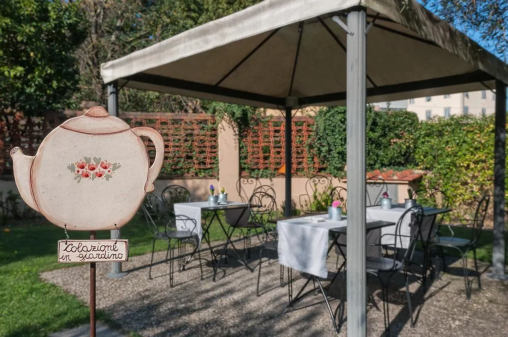 بيت ضيافة فندق Il Giardino Del Pettirosso لوكا