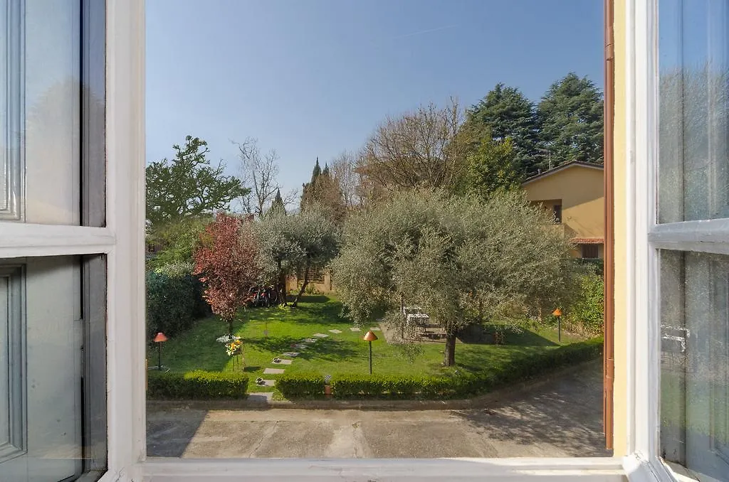 *** بيت ضيافة فندق Il Giardino Del Pettirosso لوكا إيطاليا