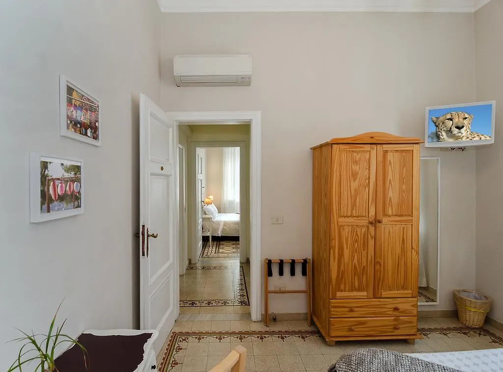 *** بيت ضيافة فندق Il Giardino Del Pettirosso لوكا إيطاليا